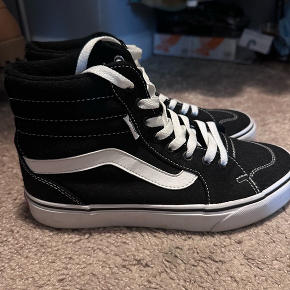 Women’s 8.5 High Top Classic Vans - Picture 3 of 7